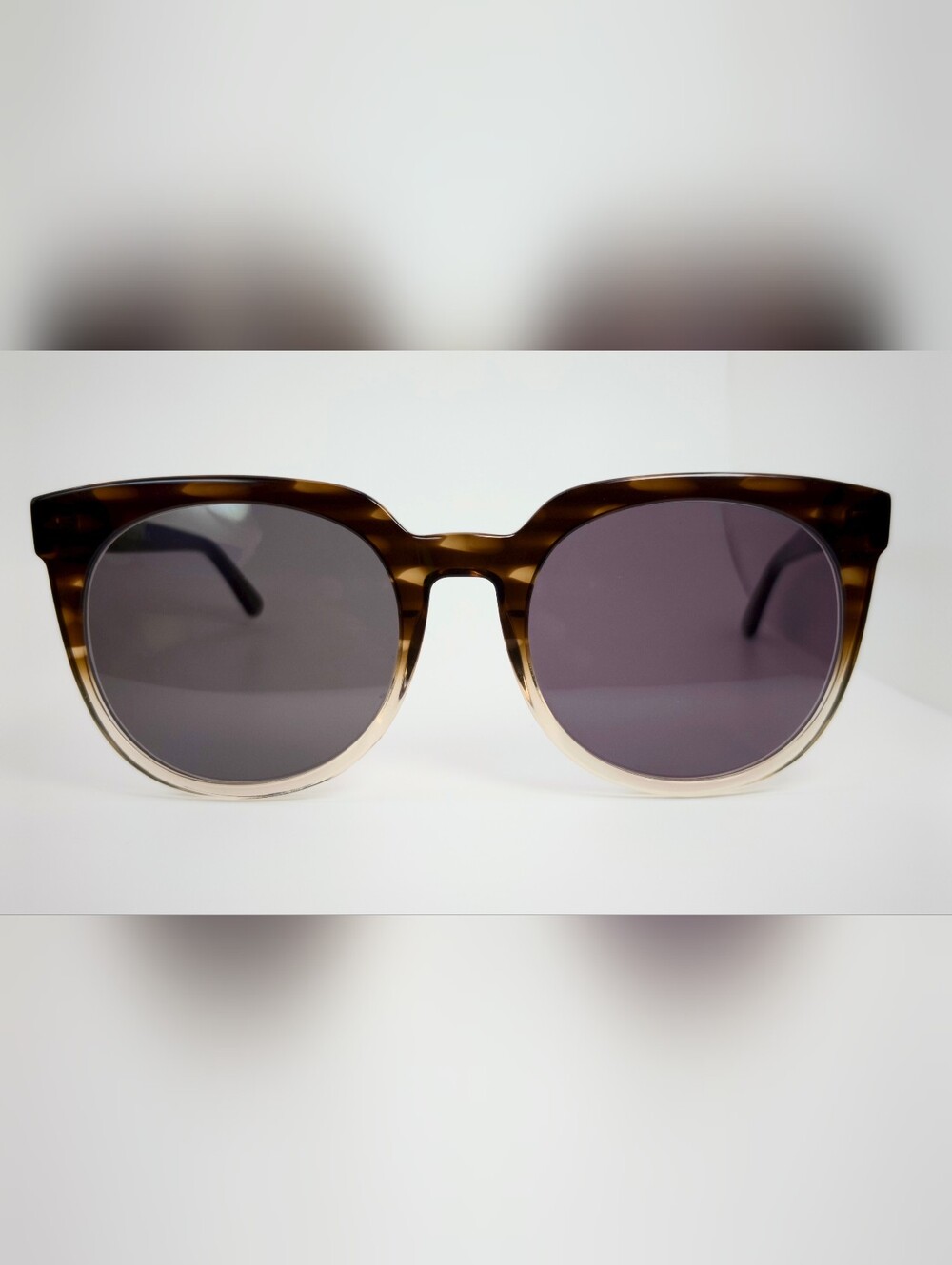 Queen. Classic Tortoiseshell Women's Frame Tortoise Over Champagne Front.